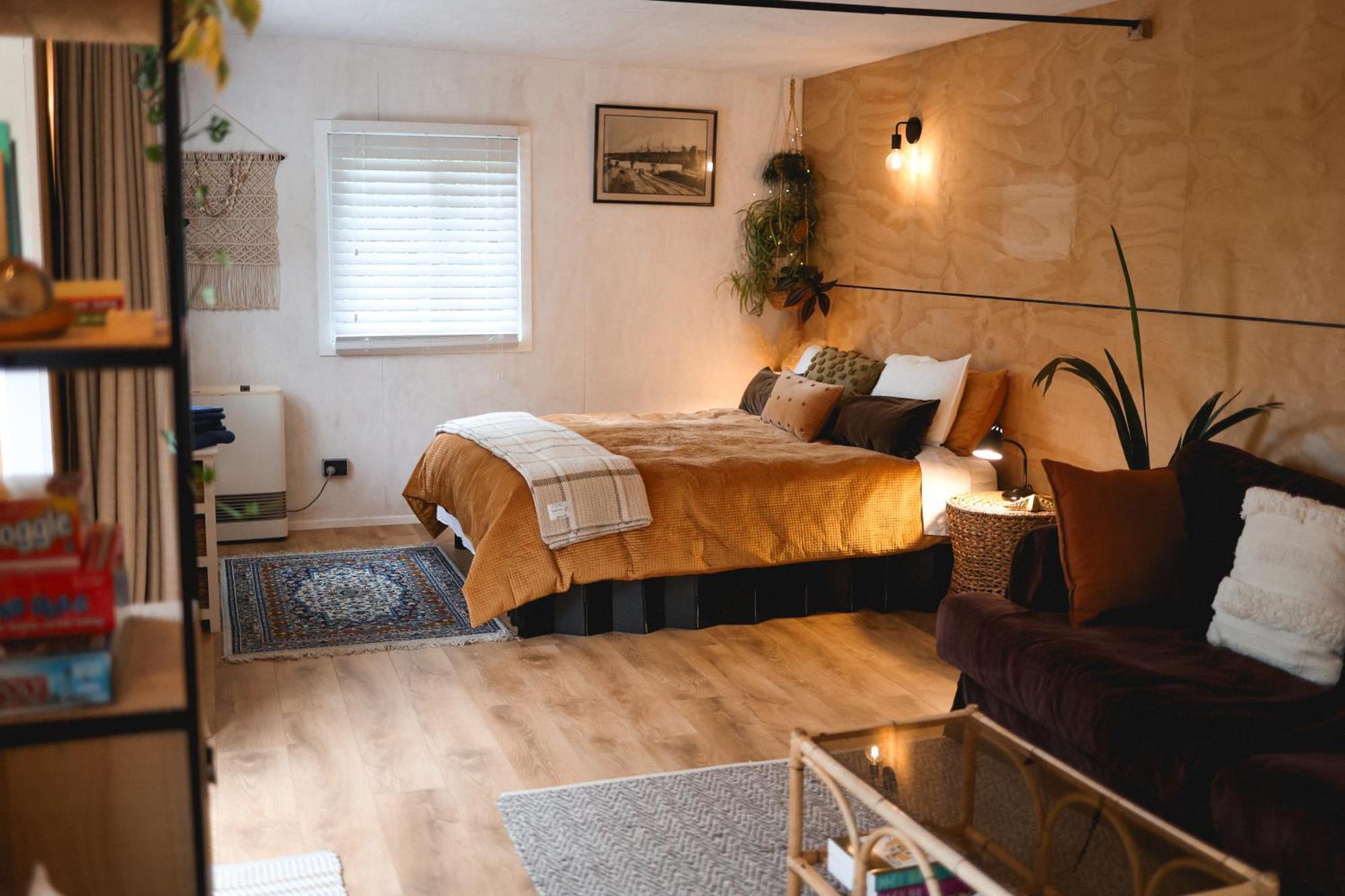 Oakura Kaitake Kabana - Unique, Off-Grid, Studio Retreat מראה חיצוני תמונה